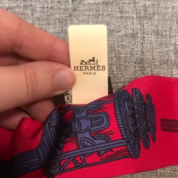 Hermēs Pink and Green Lanterns 100% Silk Twilly Scarf - Picture 4 of 7